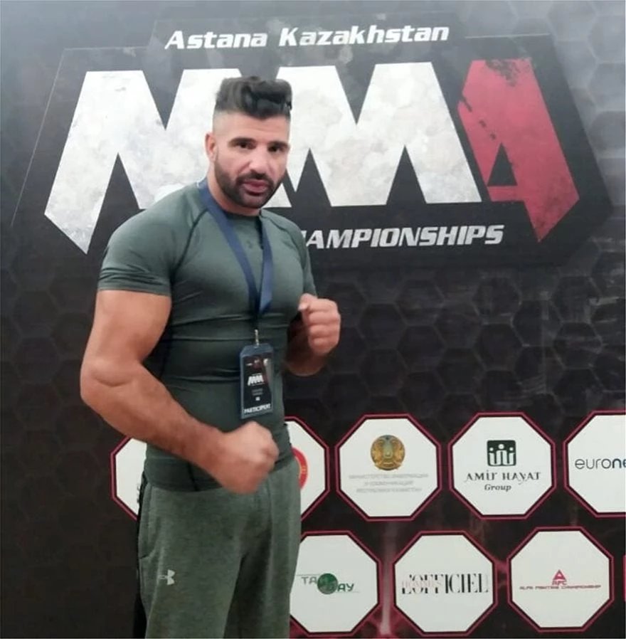 Εθελοντής πυροσβέστης και αθλητής τοποθέτησε το Σταυρό στη Μυτιλήνη: «Είναι το σύμβολο της θρησκείας μας και δεν μπορεί κανείς να το γκρεμίσει»